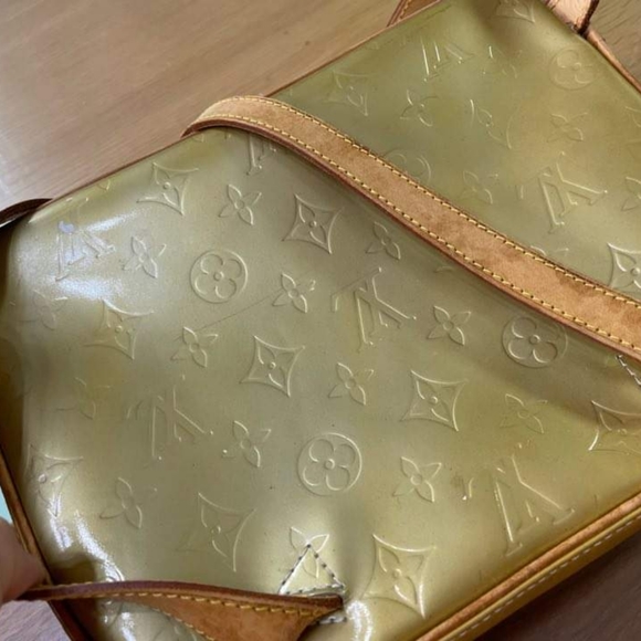 Louis Vuitton - Picture 9 of 17